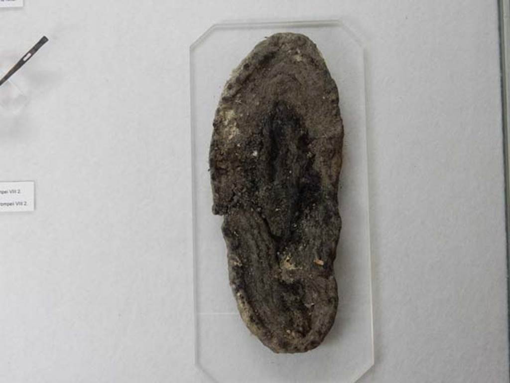 Decumanus Maximus, Herculaneum. May 2018.
Shoe sole made of Esparto Grass, found on the upper floor of a building in Decumanus Maximus.
Now in Boscoreale Antiquarium and Museum, inventory number: 77629.
Photo courtesy of Buzz Ferebee.