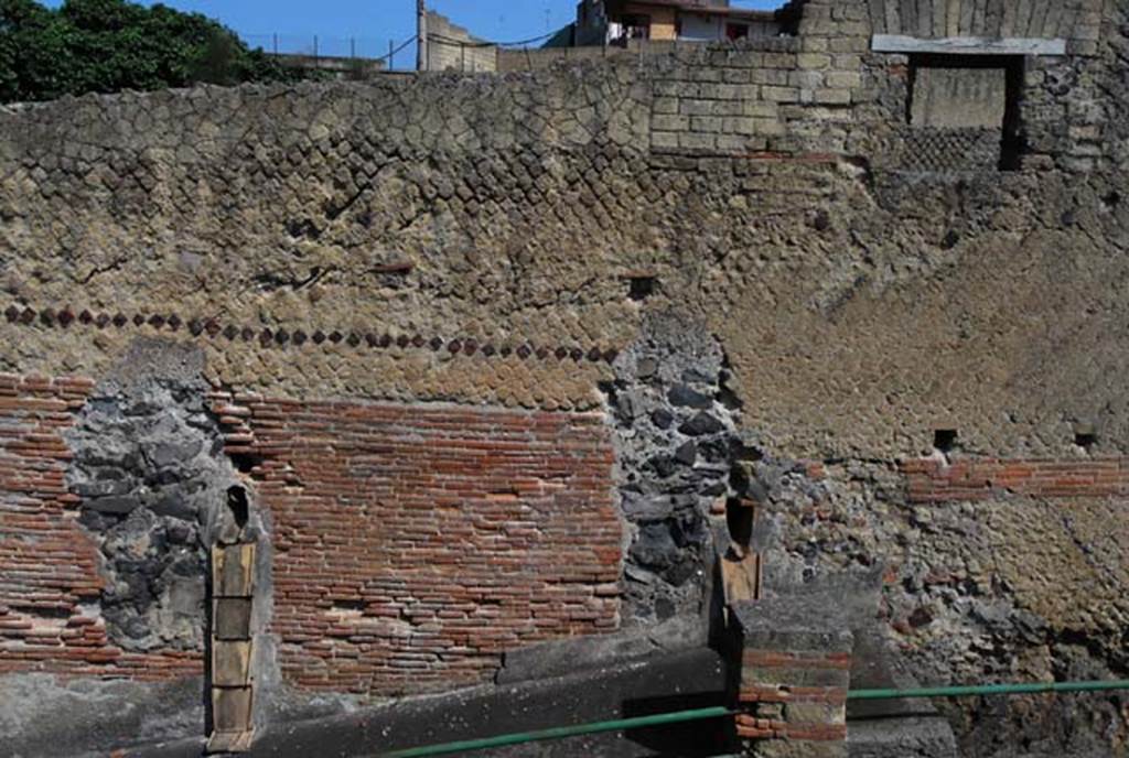 II.1, Herculaneum, June 2008. Detail of upper east wall. Photo courtesy of Nicolas Monteix.

