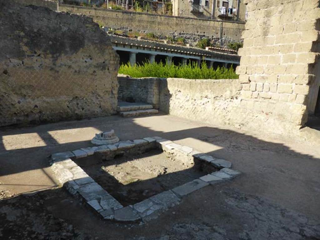 II.1 Herculaneum, September 2015.  Steps in north-west corner of atrium leading to rooms on west side.  