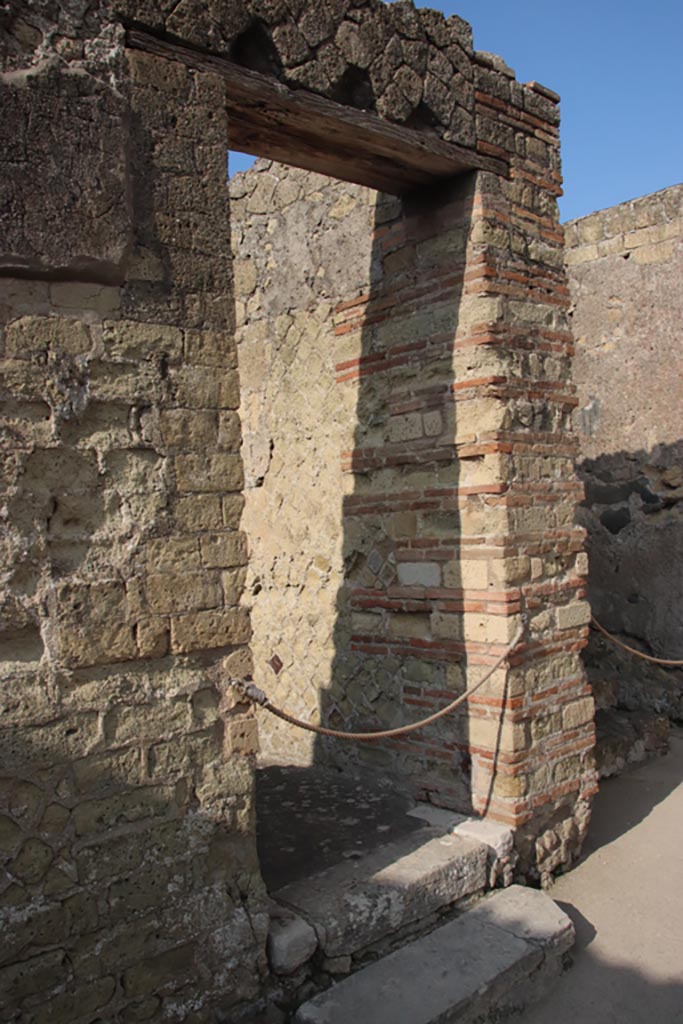 II.1 Herculaneum, October 2023.
Doorway with steps in centre of south wall. Photo courtesy of Klaus Heese.