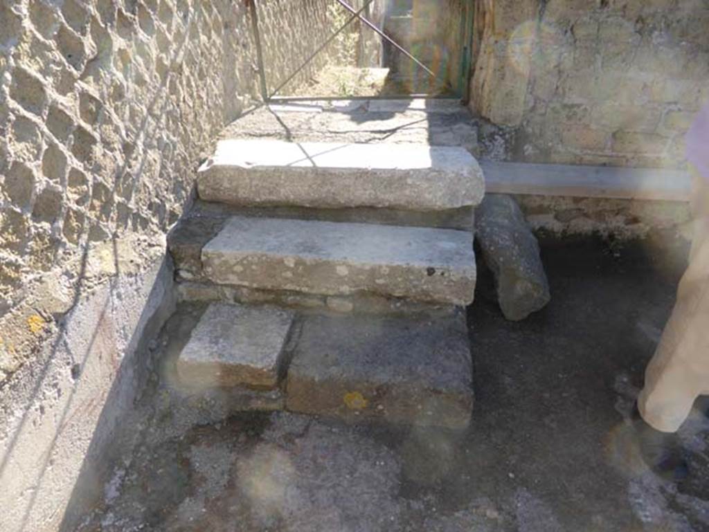 II.1 Herculaneum, September 2015. Steps in south-east corner of atrium, leading to service rooms on lower floor, where several skeletons were found in Bourbon times .