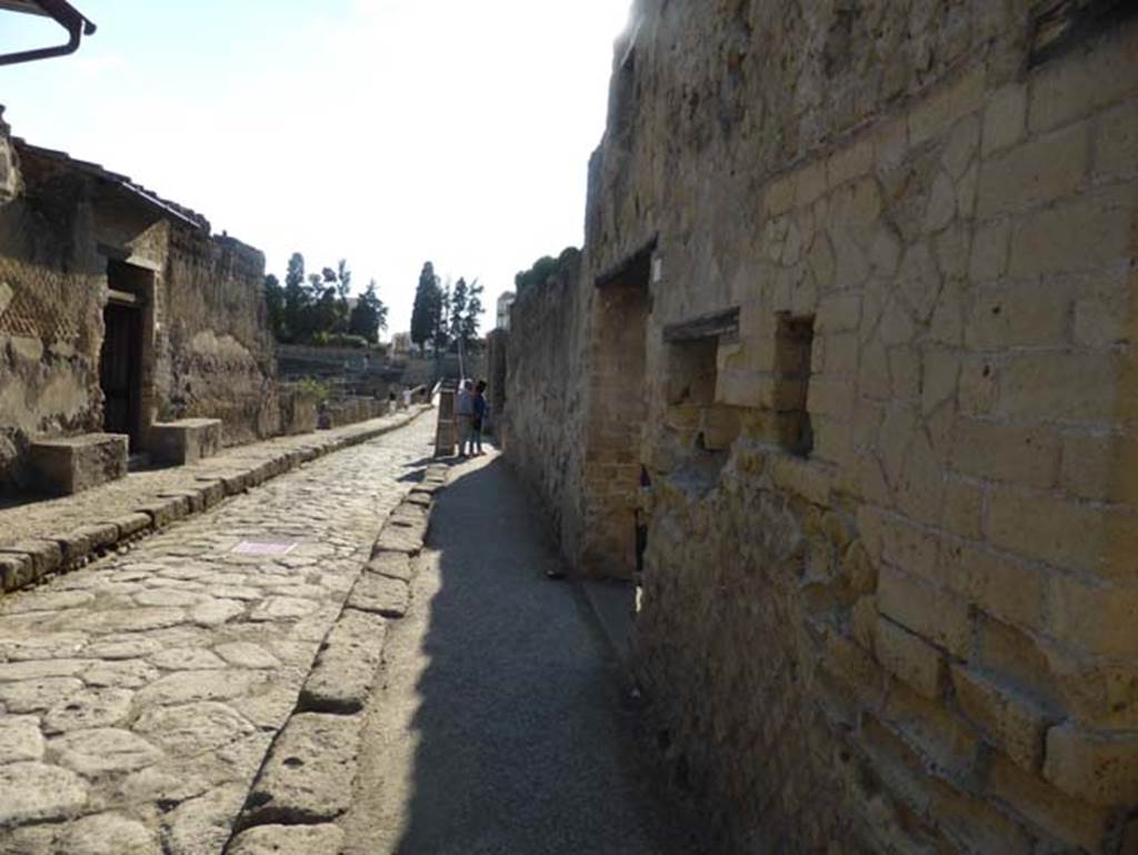 II.4 Herculaneum, on right, September 2015. Looking south along Cardo III Inferiore from near the entrance doorway to the shop. On the left is the entrance doorway to III.3 Casa dello Scheletro.