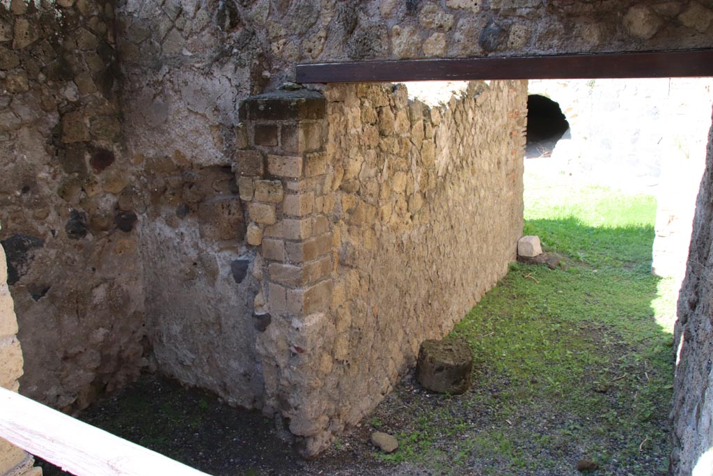 II.5 Herculaneum, October 2022. Looking west from entrance doorway. Photo courtesy of Klaus Heese.