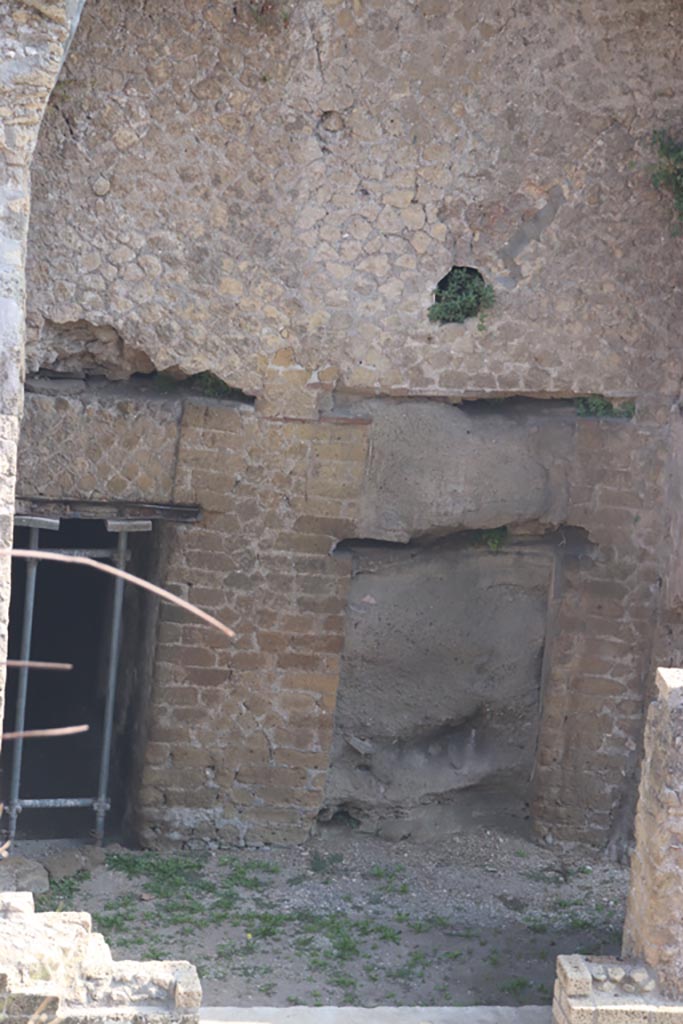 III.1/2/18/19, Herculaneum. October 2023.
Detail from north wall of room B. Photo courtesy of Klaus Heese.
