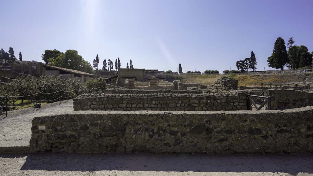 III.1 Herculaneum. August 2021.
Looking east to wall on south side of entrance doorway, on left, and across rooms. Photo courtesy of Robert Hanson.