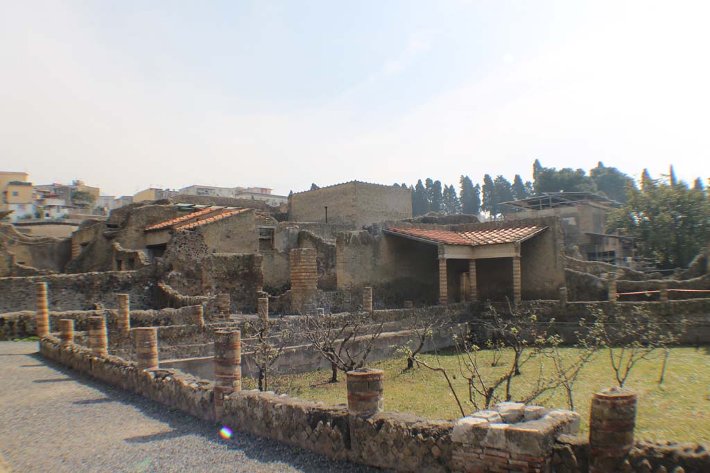 III.1, Herculaneum. March 2019. Area 31, looking across garden area from west side towards north side, and north-east corner.
Foto Annette Haug, ERC Grant 681269 DÉCOR.