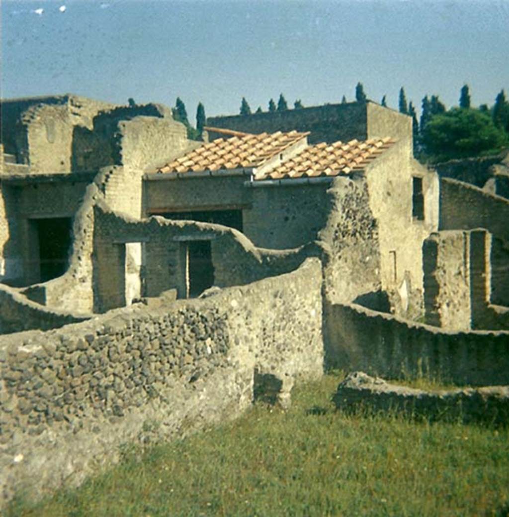III.2 Herculaneum, 1978. Looking north-east across area and doorway to rear room, centre right.
In the upper left, are rooms belonging to the south end of III.3, House of the Skeleton. Photo courtesy of Roberta Falanelli.