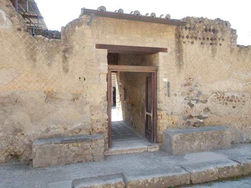 III.3, Herculaneum, May 2018. Looking east towards entrance doorway. Photo courtesy of Buzz Ferebee