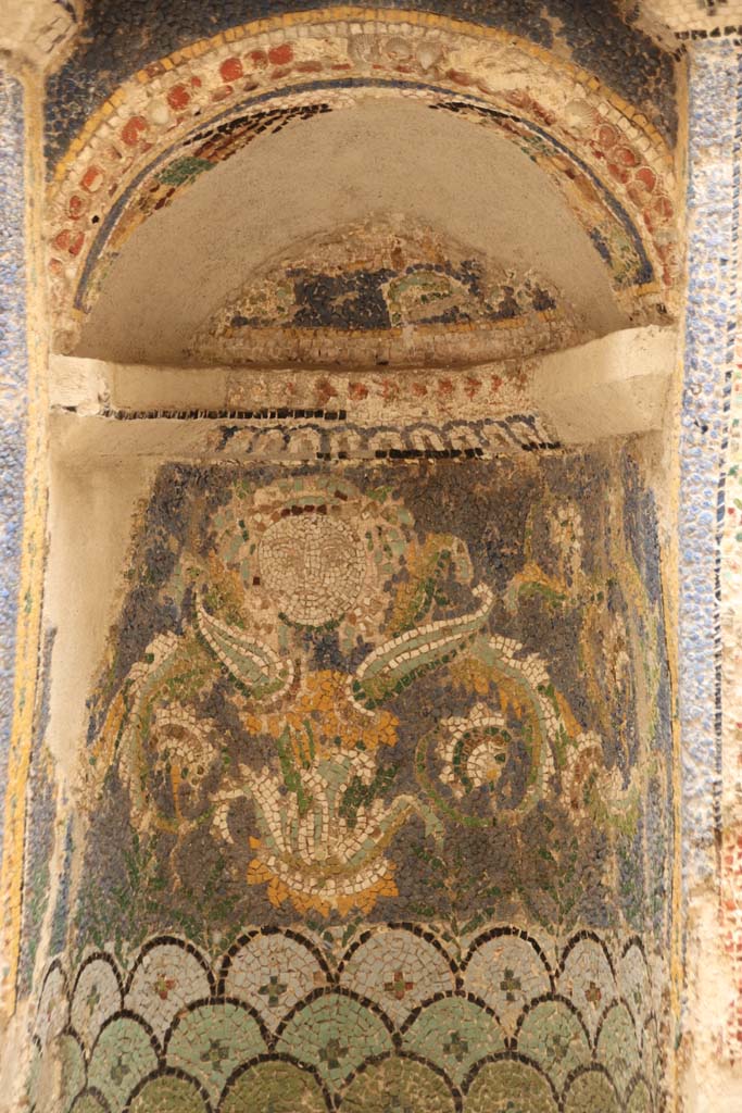 III,3 Herculaneum, October 2020. 
Detail from mosaic and shell-trimmed niche. Photo courtesy of Klaus Heese.
