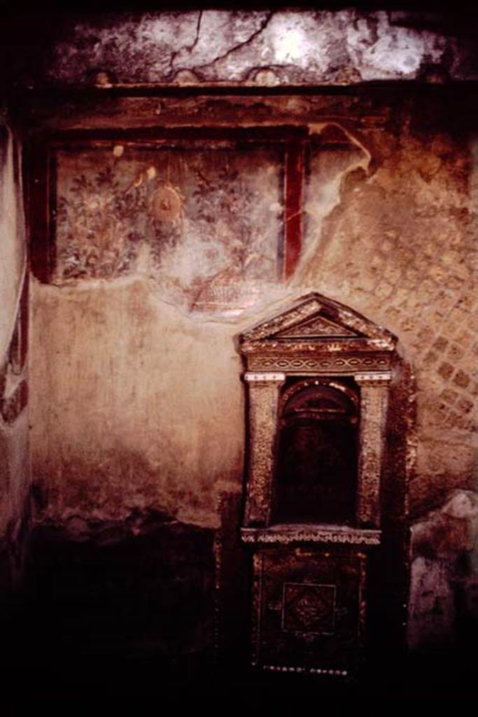 Ins.III.3 House of Skeleton, Herculaneum. 1964. Shrine with remains of garden painting. Photo by Stanley A. Jashemski.
Source: The Wilhelmina and Stanley A. Jashemski archive in the University of Maryland Library, Special Collections (See collection page) and made available under the Creative Commons Attribution-Non Commercial License v.4. See Licence and use details. J64f1188
