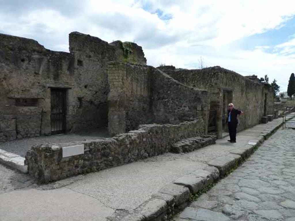 Ins. III.6 on left, 5 and 4, on north-east corner of Ins. III, Herculaneum. May 2010.
Looking south along east side of Cardo III Inferiore.