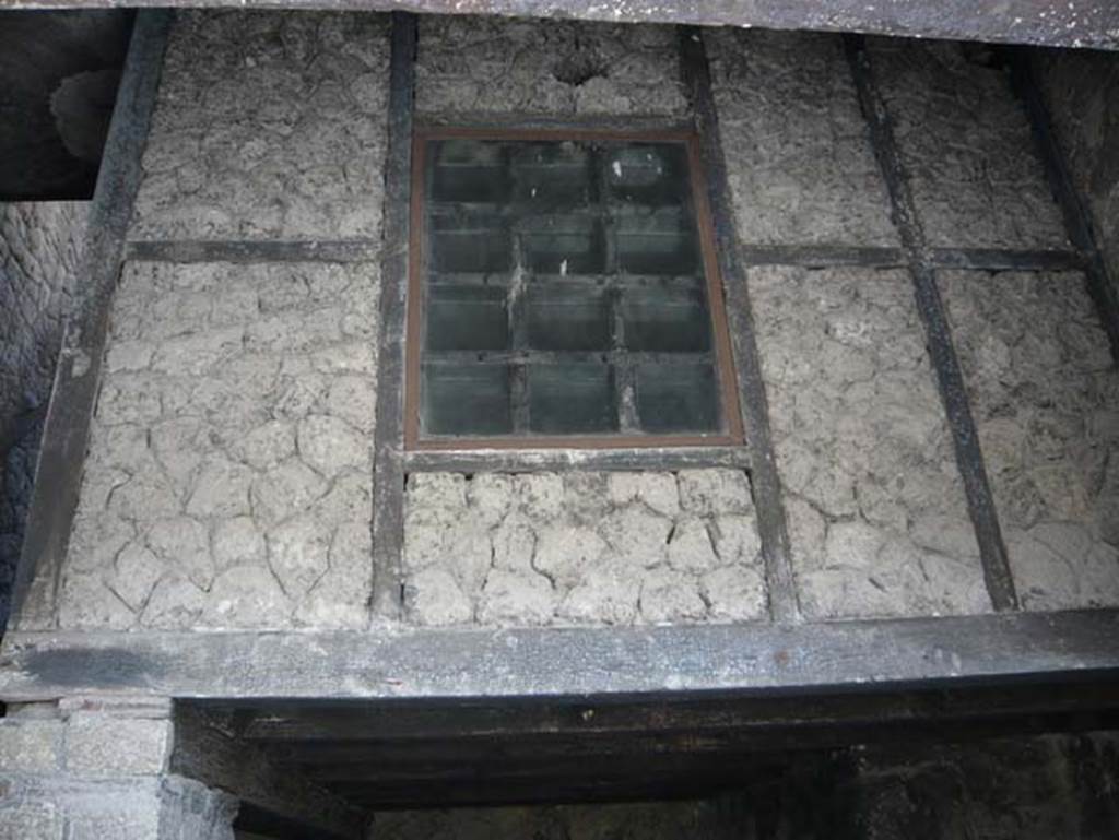 Ins. III.12, Herculaneum, May 2009. Room with window, set on rafters on upper floor.
Photo courtesy of Buzz Ferebee.