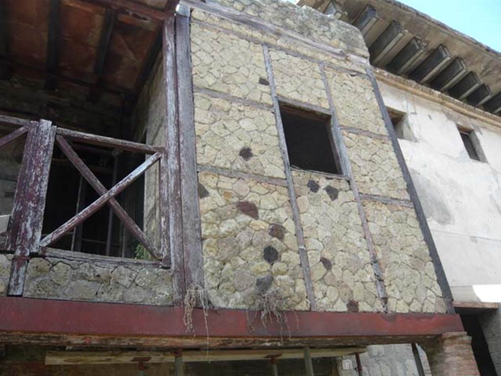 III. 13, Herculaneum, August 2013. Small window to room 6, at north end of balcony on upper floor (not photographed). Photo courtesy of Buzz Ferebee.