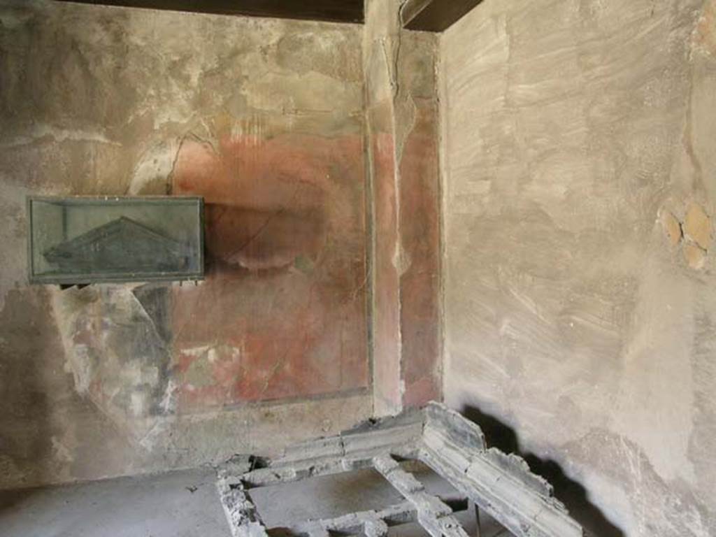 III. 13, Herculaneum. June 2005. Cubiculum 5, looking towards south-west corner of cubiculum.
Photo courtesy of Nicolas Monteix.