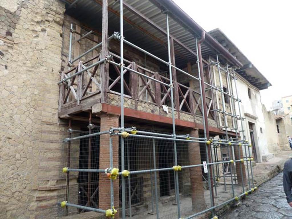 Ins. III.15, Herculaneum, September 2015. Front façade, of III.15, 14 and 13.