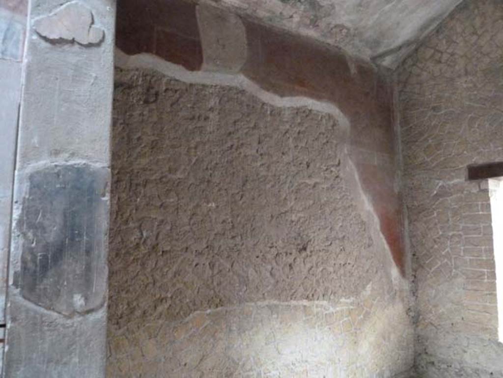 Ins. III 16, Herculaneum, September 2015. Room 4, south wall of tablinum.