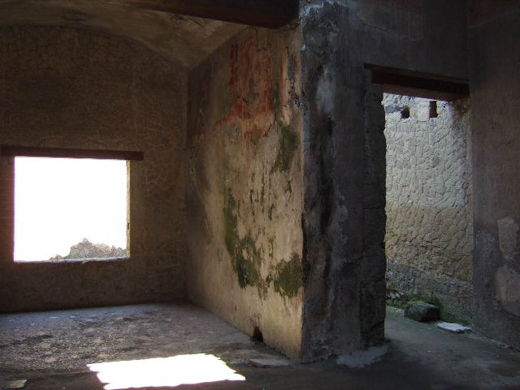 Ins. III.16, Herculaneum, May 2006. Room 4, north wall of tablinum, and doorway into room 5. 

