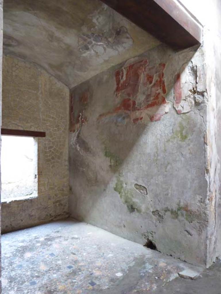 III.16, Herculaneum, October 2014. Tablinum 4, looking towards north wall.
Photo courtesy of Michael Binns.
