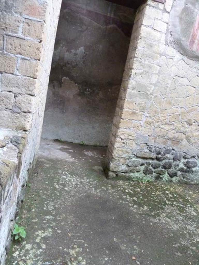 III.16, Herculaneum, September 2015. Room 7, doorway leading to corridor 6.