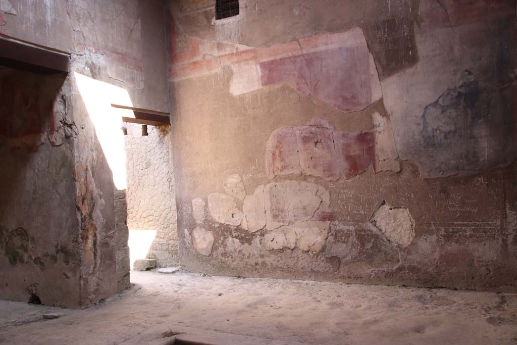 III 16, Herculaneum, September 2019. Room 9, looking north-west across atrium towards doorway to room 5.
Photo courtesy of Klaus Heese.
