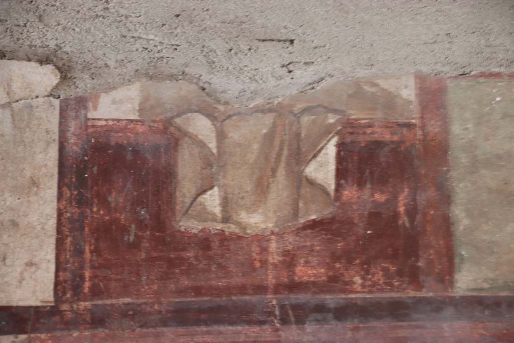 III 16, Herculaneum, October 2020. Room 3, detail from upper north wall. Photo courtesy of Klaus Heese.