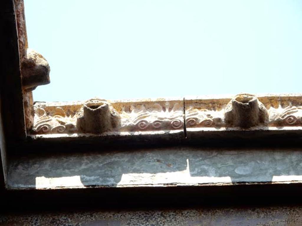 III.16, Herculaneum, May 2018. Atrium 9, detail of water-spouts of compluvium in middle of modern ceiling. 
Photo courtesy of Buzz Ferebee
