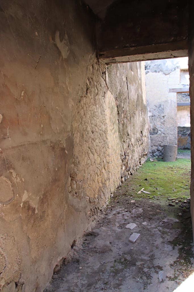 III 17, Herculaneum, October 2022. 
Looking west along south wall of entrance corridor. Photo courtesy of Klaus Heese.
