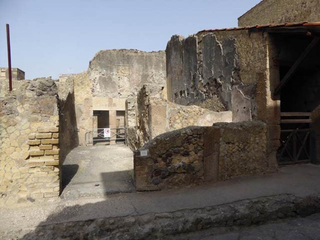 III.18, Herculaneum, October 2014. Looking west towards entrance doorway, from Cardo IV Inferiore. Photo courtesy of Michael Binns.