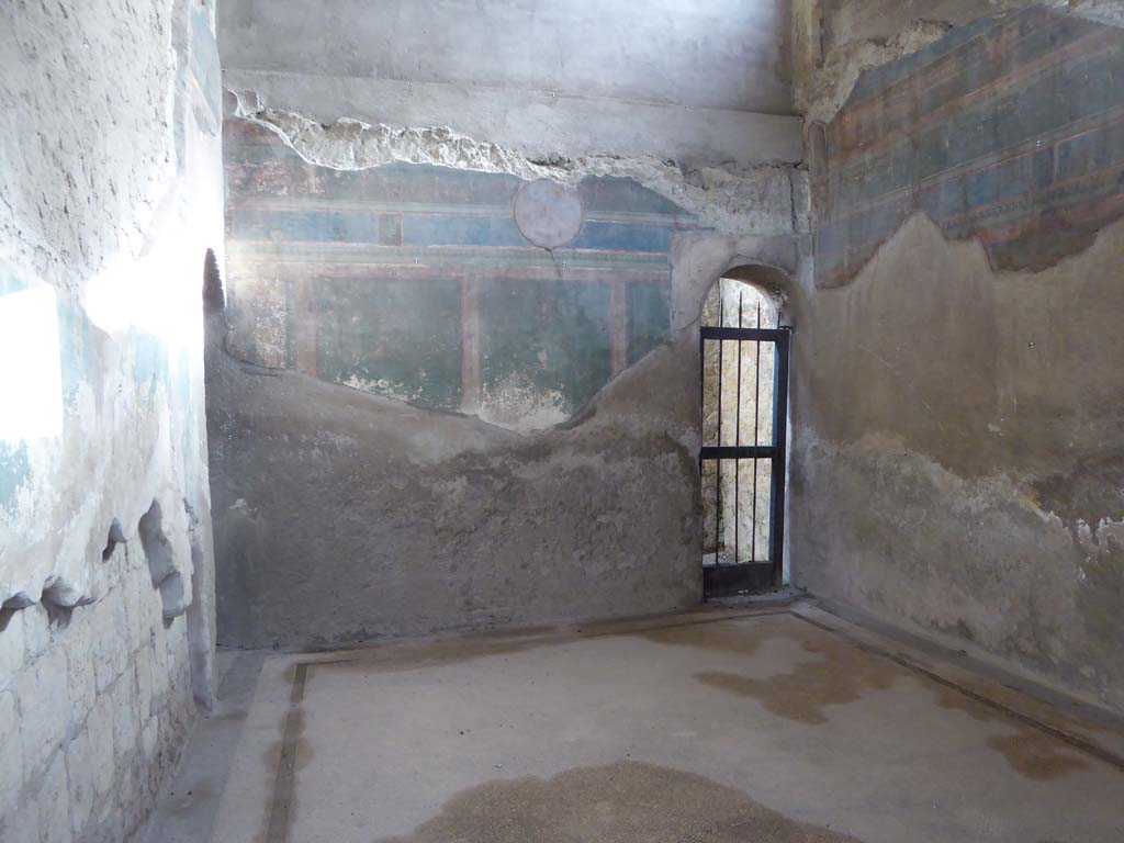 III.19/18/1 Herculaneum, October 2014. Room 3, looking towards north wall of apodyterium. Photo courtesy of Michael Binns.