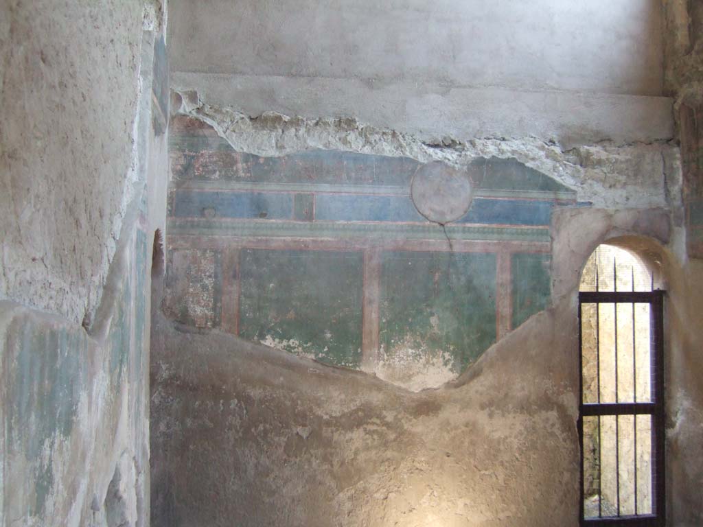 III.19/18/1, Herculaneum, May 2006. Room 3, north wall, the arched doorway on the left leads into the tepidarium.