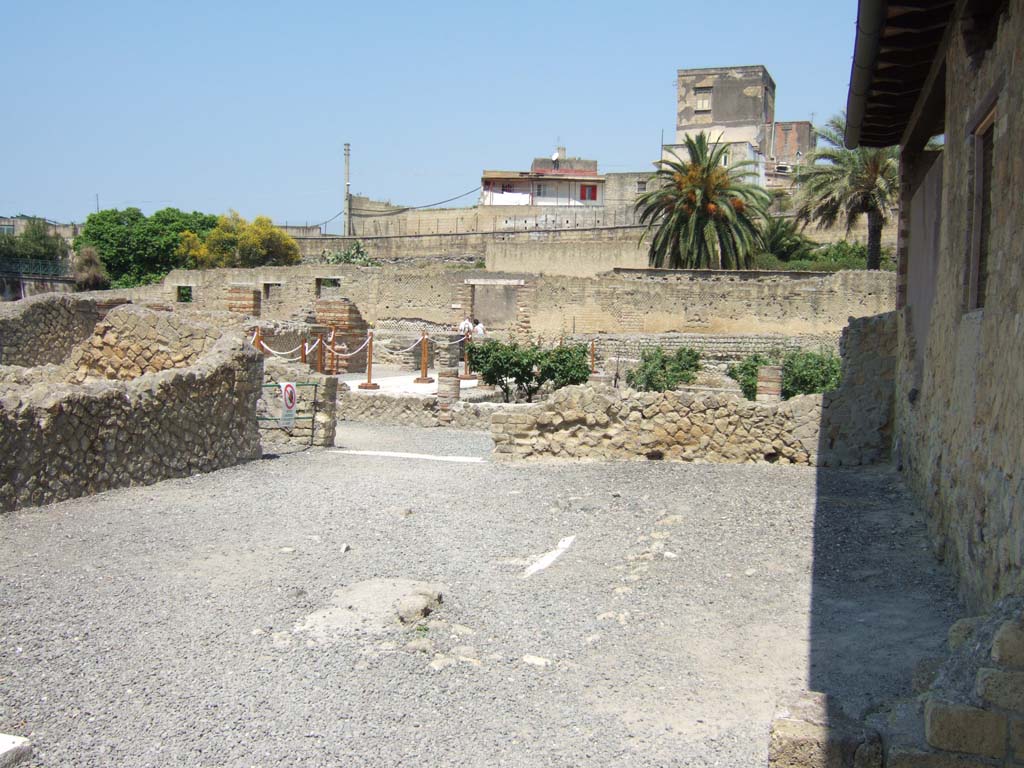 III.19/18/1, Herculaneum, May 2006. Looking west towards Peristyle 31, across room 2, atrium, with the Baths area on its north side, on right.
