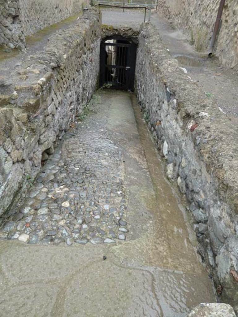 Cardo IV Inferiore, Herculaneum, September 2015. Ramp at south end of Cardo IV.