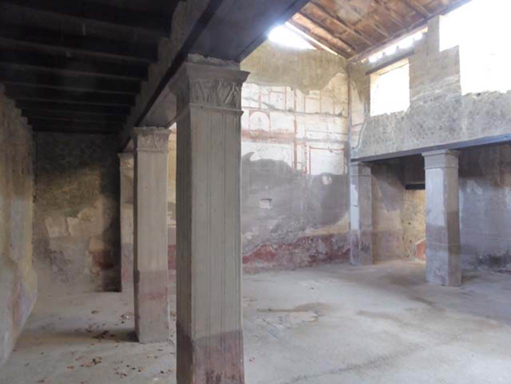 IV.2/1, Herculaneum, September 2016. Looking east across tablinum. Photo courtesy of Michael Binns.
Maiuri wrote – “The form of the tablinum is curious, closed at the end, with partitions of pilasters and windows above the pilasters; the result is three aisles, a wider and higher one in the centre flanked by two minor lower ones on either side, which constitute almost the plan of a basilica in embryo.”
See Maiuri, Amedeo, (1977). Herculaneum. 7th English ed, of Guide books to the Museums Galleries and Monuments of Italy, No.53 (p.27).
