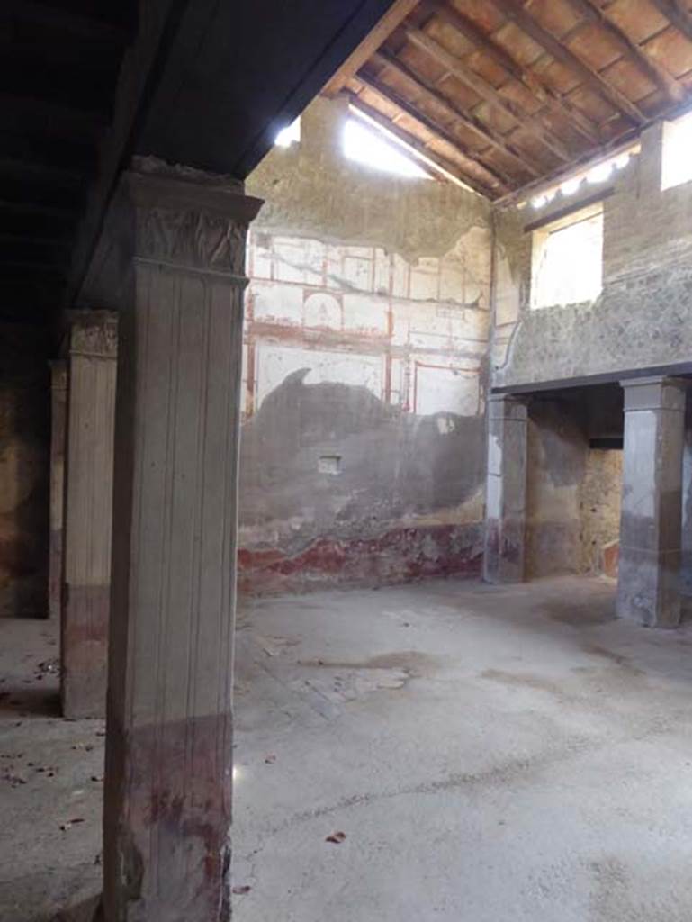 IV.2/1, Herculaneum, September 2016. Tablinum, looking south-east. Photo courtesy of Michael Binns.
