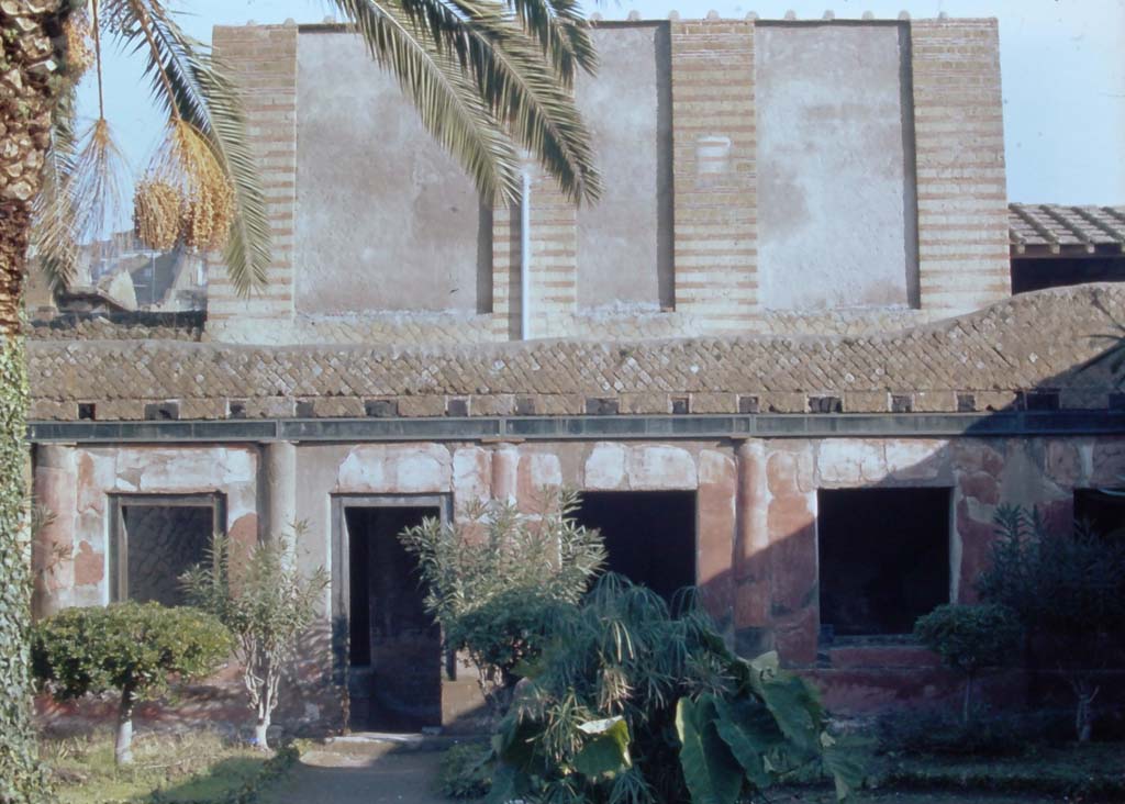 IV.1/2 Herculaneum, 4th December 1971. Looking north towards windowed portico in garden area.
Photo courtesy of Rick Bauer, from Dr George Fay’s slides collection.
