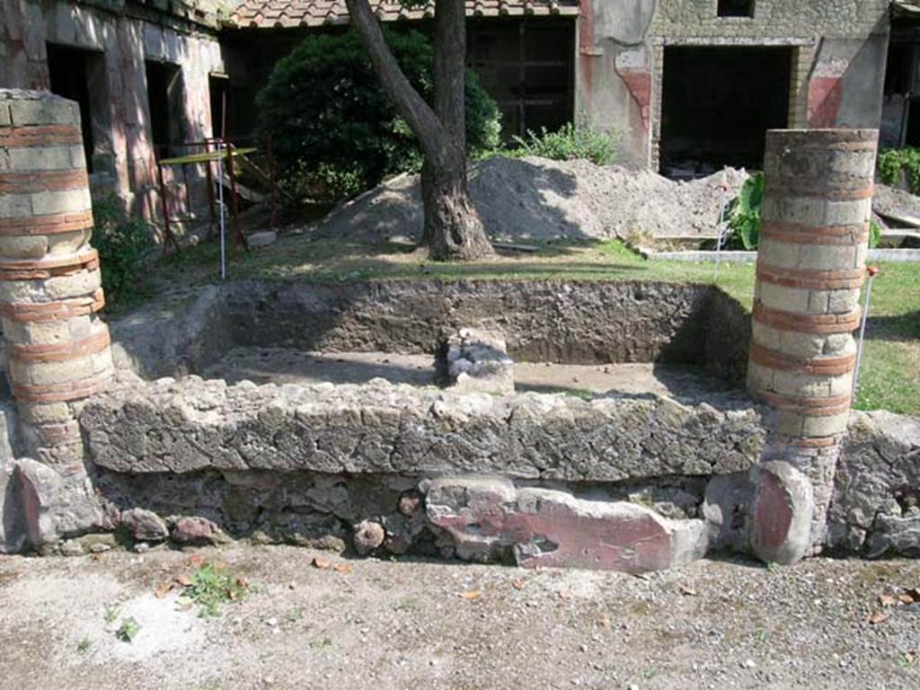 IV.1/2 Herculaneum, June 2005. Excavation trench in north-west corner of garden area. Photo courtesy of Nicolas Monteix.
