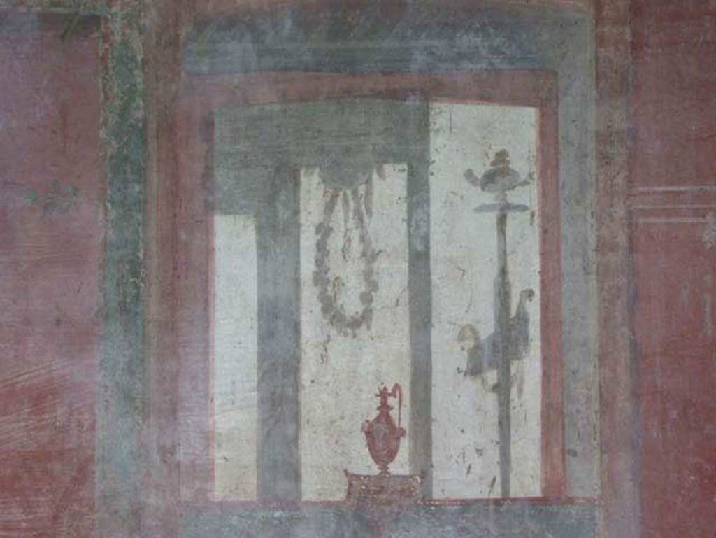 IV.2/1, Herculaneum, September 2016. Cubiculum 10, detail of painted decoration from east wall.  Photo courtesy of Michael Binns.
