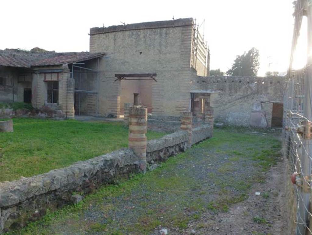 IV.2/1, Herculaneum, October 2012. Looking south along west portico. Photo courtesy of Michael Binns.

