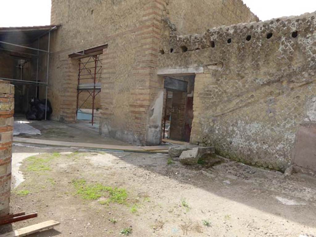IV.1/2 Herculaneum, October 2014. Looking towards doorway to large triclinium, on left, on south side of peristyle.  Photo courtesy of Michael Binns.
