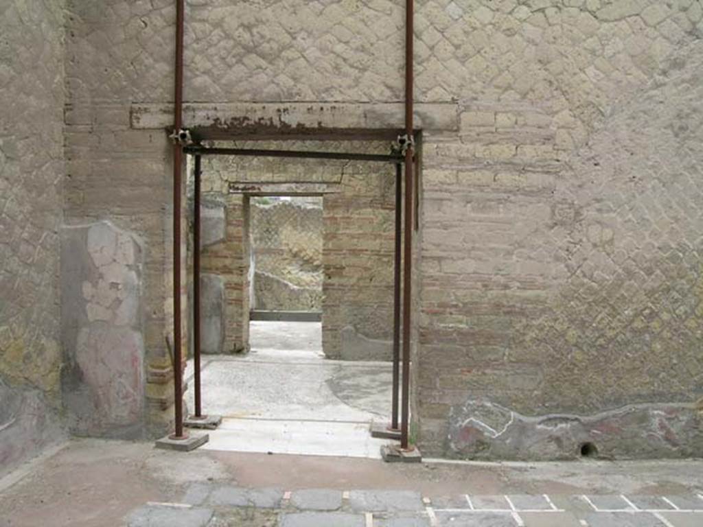 IV.2/1, Herculaneum, June 2005. Looking towards doorway at south end of west wall of large triclinium, into two further rooms overlooking the terrace. Photo courtesy of Nicolas Monteix.
