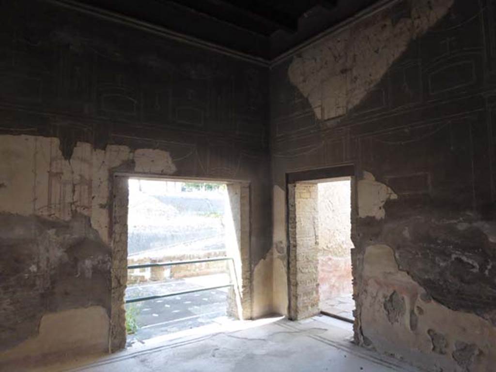 IV.2/1, Herculaneum, September 2016. Oecus 14, doorway in south wall to terrace and doorway to large triclinium, in south-east corner. Photo courtesy of Michael Binns.

