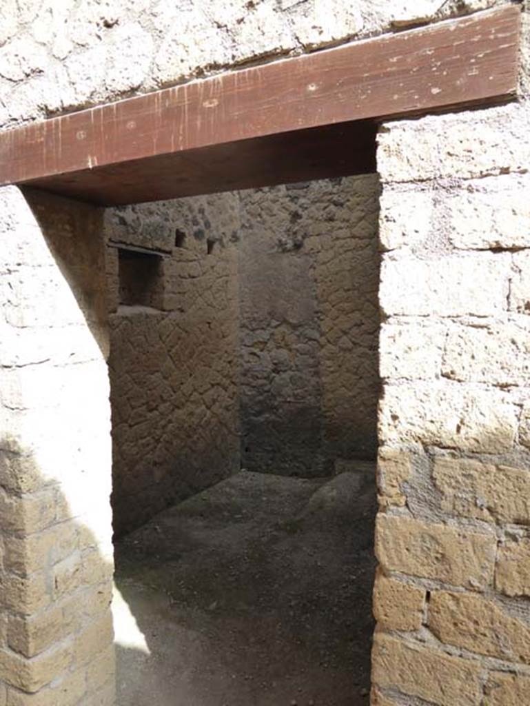 IV.4, Herculaneum, October 2014. Doorway to room 1, looking north-west with window in west wall overlooking Cardo IV Inferiore. Photo courtesy of Michael Binns.