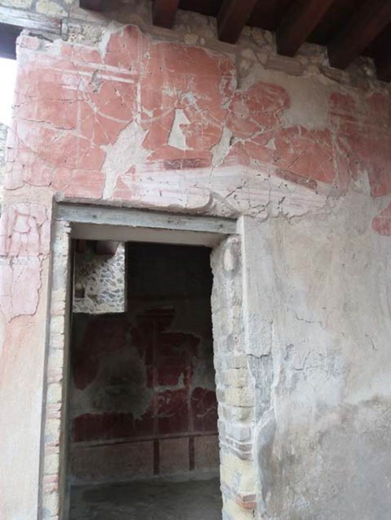 IV.4 Herculaneum. September 2015. Doorway to cubiculum 4, and upper west wall.