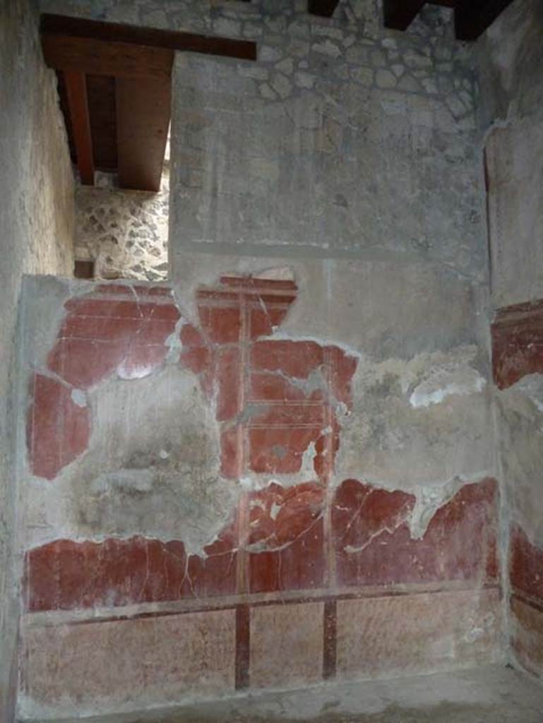 IV.4 Herculaneum. September 2015. Room 4, west wall. 
