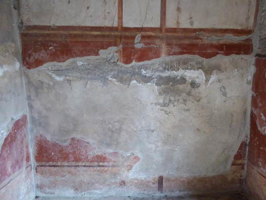 IV.4, Herculaneum, October 2014. Room 4, detail from north wall of cubiculum.
Photo courtesy of Michael Binns.