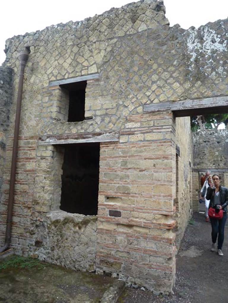 IV.4 Herculaneum. September 2015. Open courtyard 6, east wall with window into room 8, an oecus.  


