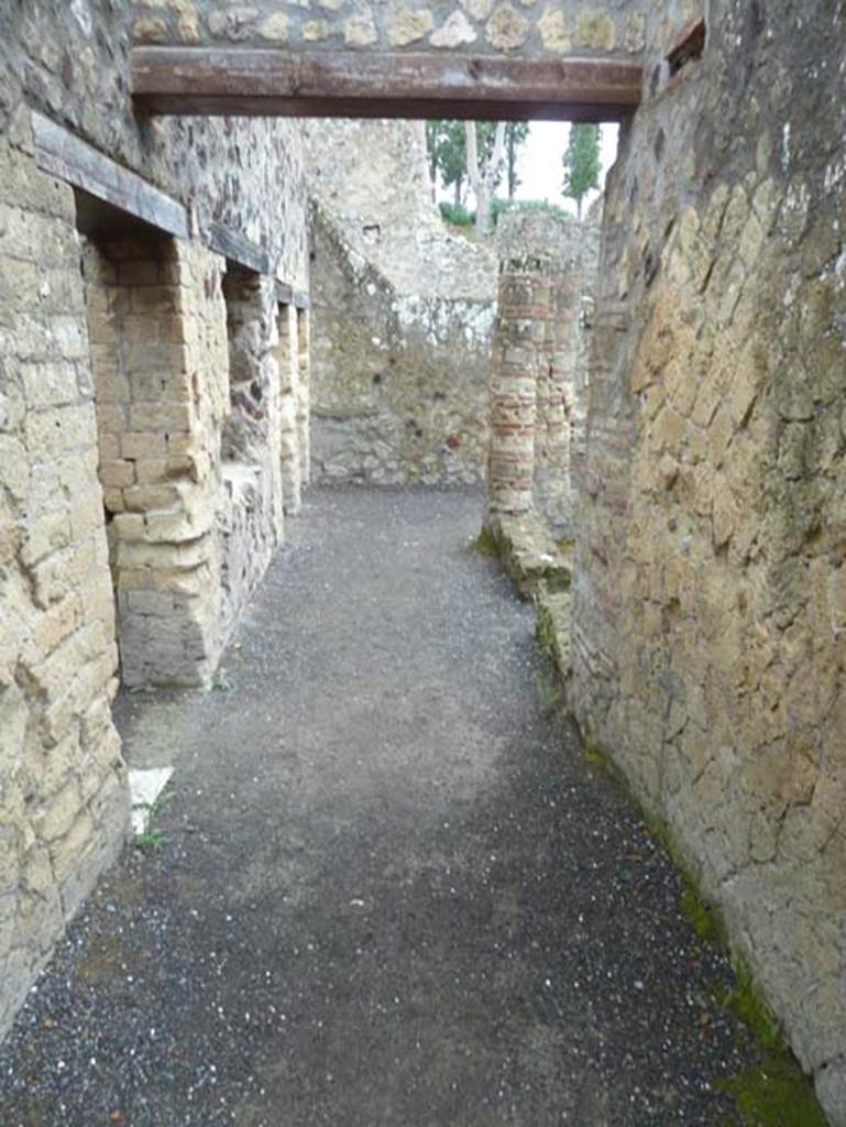 IV.4 Herculaneum. September 2015. Corridor 11, looking east, with wooden beam across corridor.

