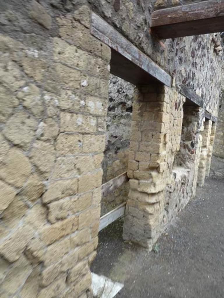 IV.4 Herculaneum. September 2015. Doorway to cubiculum 13, on north side of corridor 11.
