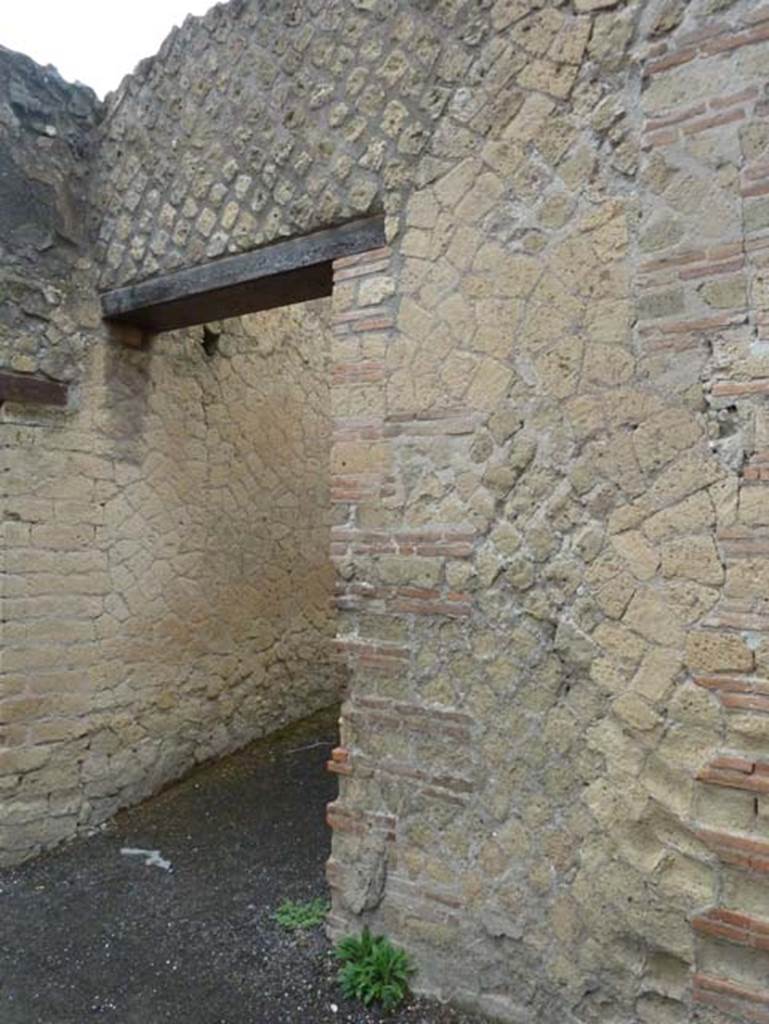 IV.4 Herculaneum. September 2015. Doorway to room 5, the kitchen and latrine, in south-west corner of courtyard 3. 