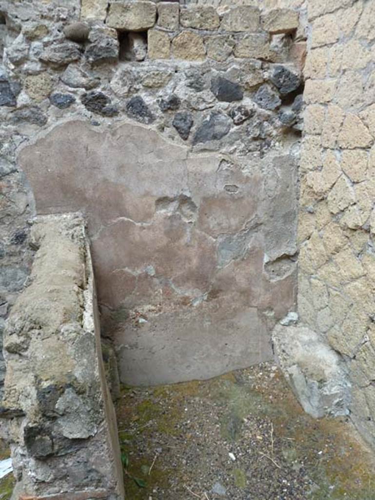 IV.4 Herculaneum. September 2015. Room 5, latrine in north-west corner of kitchen.  